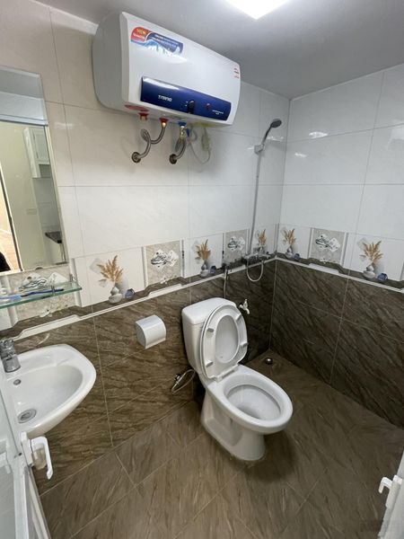 Cho thuê nhà cấp 4 mới đẹp, vskk, gác xép 2m, đủ tiện ích, giờ tự do ở Xuân La.LH 0988823826