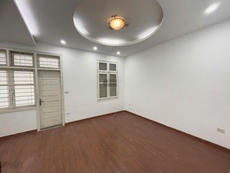 Cho thuê nhà liền kề dịch vọng 100m x4T ô tô tránh