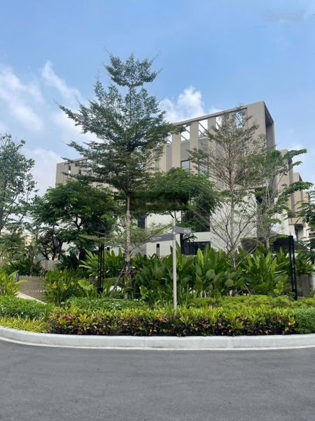 Cho thuê Nhà phố 1 trệt 2 lầu tại Sycamore Bình Dương, 45 triệu, 4PN, 4WC