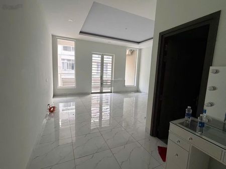 Cho thuê nhà nguyên căn ngay trung tâm thành phố mới 5 phòng ngủ,6 WC