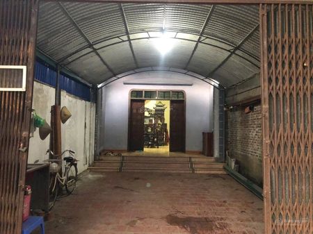 Chính chủ cho thuê (nhà ở gia đình) nguyên căn 2 tầng, Cách cổng trường học viện Chính Trị Công An