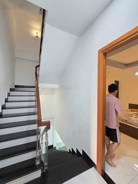 Cho thuê nhà full NT 5x17m đúc 3 lầu, 4PN - 5WC, sân T. Đường Mã Lò, BHHA, Bình Tân, đường rộng 8m