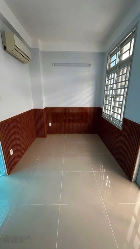 Phù hợp cho thuê, kinh doanh. Diện tích: 40m2 Giá 28 tr/tháng.