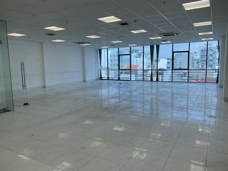 Building có thang máy mặt tiền đường Lê Đại Hành gần Ba Tháng Hai Quận 11