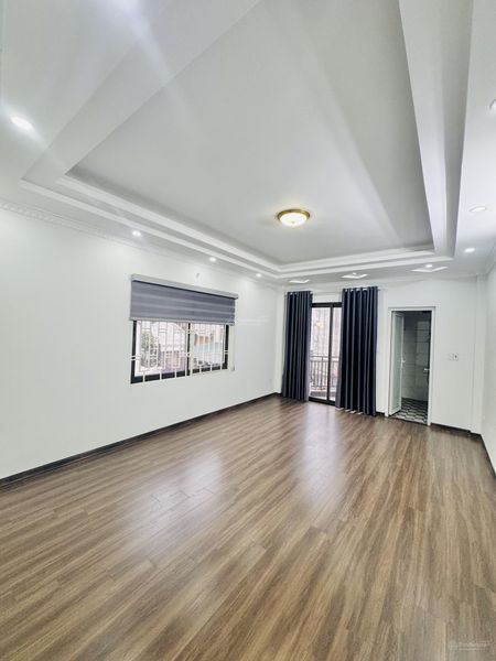 Cho thuê nhà nguyên căn phố Ngô Gia Tự Đức Giang 80m2 5 tầng thang máy ô tô trong nhà