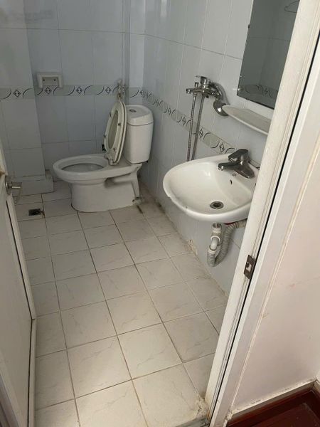 Cho thuê nhà riêng Phố Tân Thuỵ, dt 66m, mt 4m, rb, giá 10tr