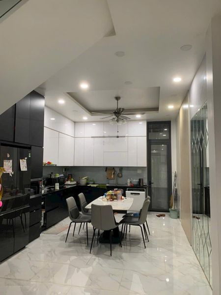 Nhà đẹp mt trần thủ độ - 4pn - 3 lầu - đường lớn đậu xe thoải mái