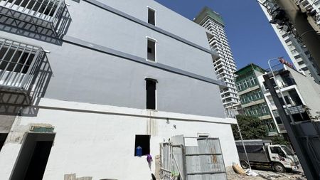 Cho thuê nguyên tòa nhà vị trí vàng dĩ an