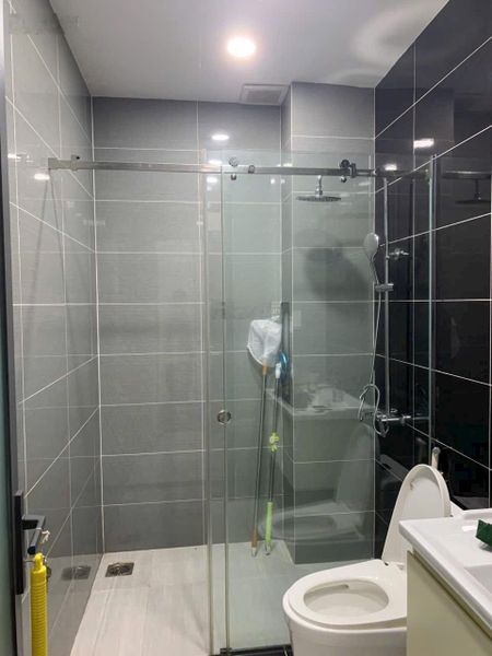 Cho thuê nhà mặt tiền khu Họ Lê [4m x 20m] 3 lầu _ 4PN _ 5WC nhà mới đẹp đường 10m