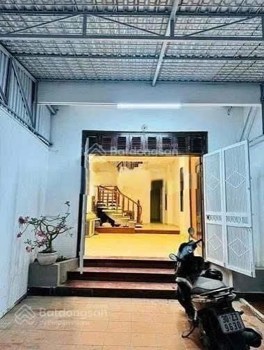 Cho thuê nhà ngõ 299 Hoàng Mai, 93m2 x 3 tầng, 16,5 triệu/th, 5 ngủ, ô tô vào nhà
