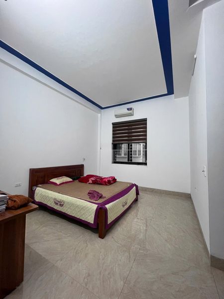 Chính chủ cho thuê căn nhà 5tầng, 5.5m mặt tiền. Vị trí sầm uất, mặt tiền đường 24m Sky. Full đồ