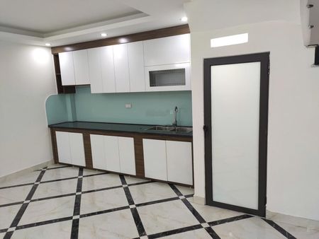 Cho thuê nhà xóm Lợ Cổ Điển A Tứ Hiệp, Thanh Trì, 35m, 4 tầng, 3PN, 3WC, đồ cơ bản, giá 9,5 triệu.