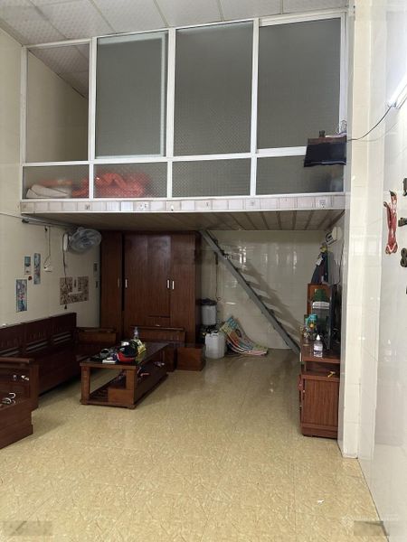 Tôi có dư nhà 40m2 có gác xép muốn cho hộ gia đình thuê ở lâu dài, đ/c số 15A ngách 4 ngõ 2 Đại Từ