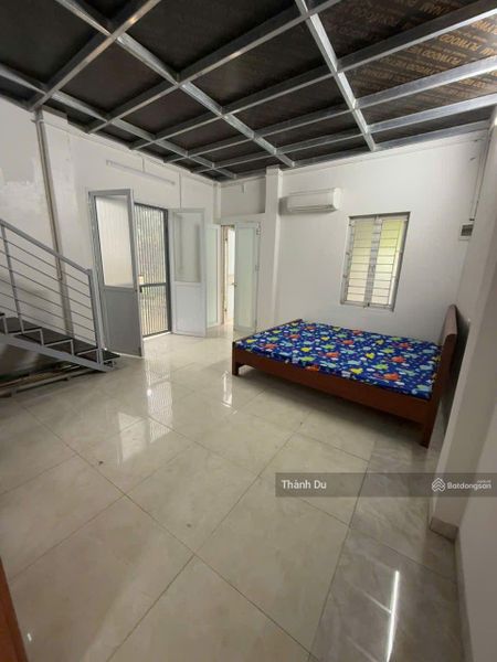 Cho thuê nhà đẹp mới xây nguyên căn đức giangmặt tiền rộng, vỉa hè to đường to 6tr/ tháng