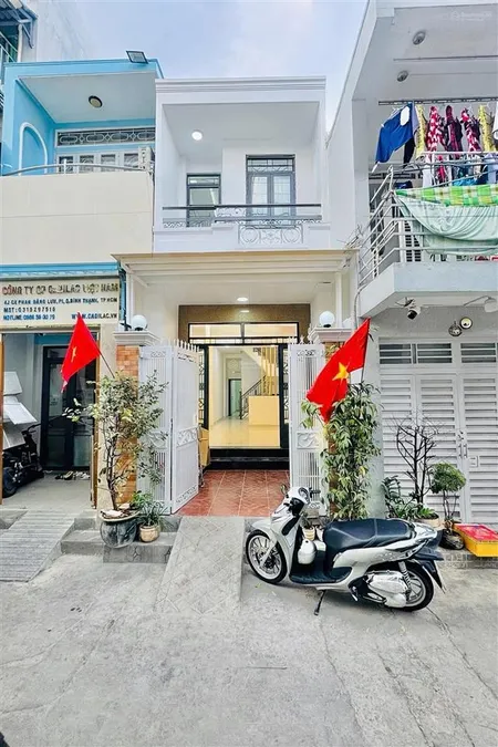 Giá chỉ 8tỷ4/54m2 hot hxh khu vip phan đăng lưu phường gia định diện tích 3.2m x 17.5m