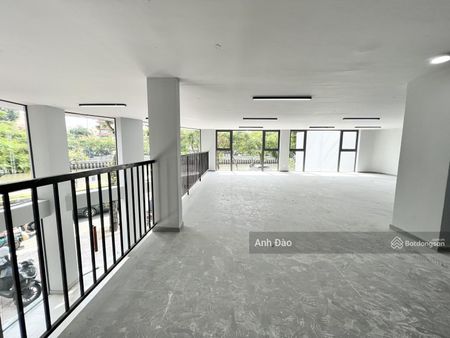 Cho thuê nguyên căn mặt tiền đường Hoàng Văn Thụ Gần Trung tâm triển lãnh Tân Bình