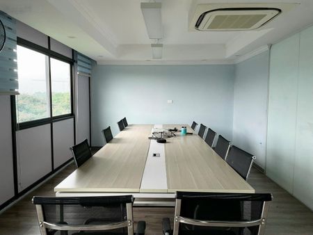 Măt Bằng Văn Phòng, Phố Việt Hưng,120m2, Full đồ, Giá tốt, 16tr/1 tháng