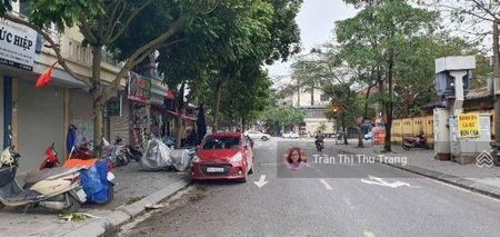 Cho thuê nguyên căn phố Thanh Am - vỉa hè - ô tô tránh