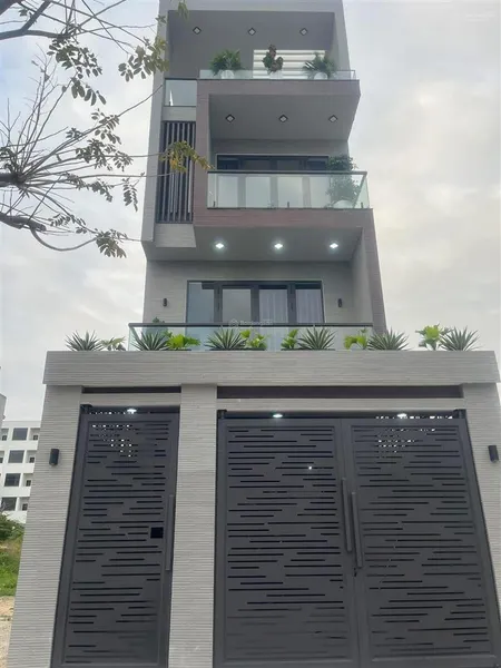 Xách vali vào ở nhà 4 tầng mới keng, nội thất để lại 100%