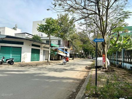 Cho thuê nhà góc mặt tiền kdc hưng phú 1 gần trường mầm non ngôi sau