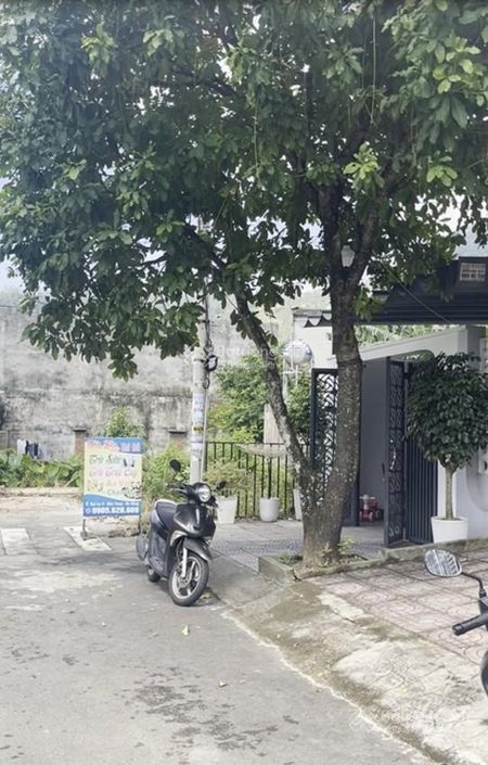 Nhà gác lửng, 108 m2, 5 phòng ngủ đường Đại La 6