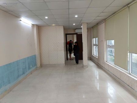 Cho thuê nhà Phú Diễn DT 60m2, 5 tầng, căn góc, MT 4m, thông sàn thang bộ, điều hòa nóng lạnh 18 tr