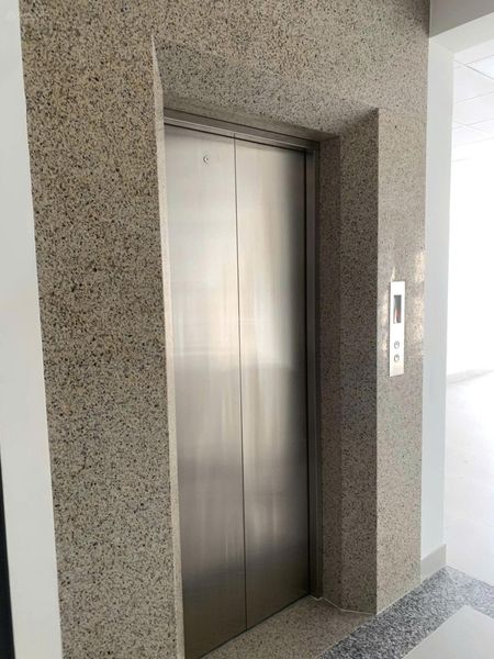 Mt trần thủ độ sàn suốt thang máy mới xây 7*13m 4 lầu giá 45tr