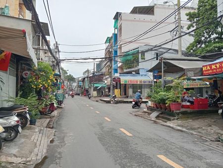 Cho thuê nhà mặt tiền Lò Siêu Q.11, DT: 3,6m x 21m, 1 trệt, 2 lầu đúc thật, kiên cố, giá thuê 25tr
