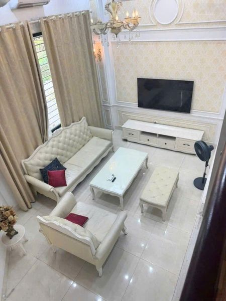 Cho thuê nhà nguyên căn thạch bàn long biên - ô tô tránh