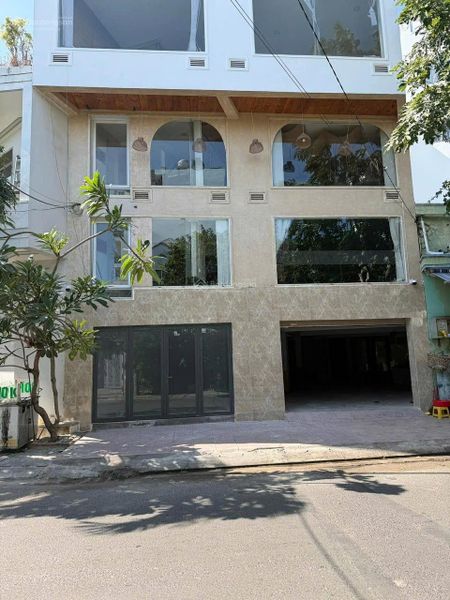 Cho thuê nhà mặt tiền Âu Cơ Nha Trang ngang 9m phù hợp mọi loại hình đầu tư