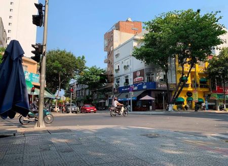 Cho thuê mb lô góc 2 mt hải châu gần trần phú , nhà thờ con gà, dtsd:240m2 , ngang:12m