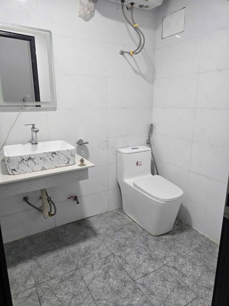 Cho thuê nhà phân lô tam trinh 42 m2 x 5 tầng ô tô tránh 15 tr/tháng