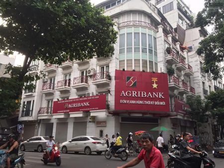 Cho thuê Chân Đế thương Mại Tòa Hoàng Gia - Cầu Đơ ( Hà Đông) , MT 18m, DT 650m2, 1T - Giá: 240 tr