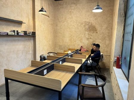 Chính chủ sang nhượng quán cafe mặt hồ văn quán, diện tích: 200m2 x 3 tầng, mt 11m, kinh doanh ngay