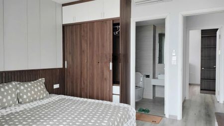 Chủ nhà đi nước ngoài nên cần cho thuê căn hộ Marina Suites. DT 75m2. 2PN. 2WC. Full nt View biển