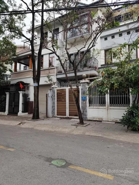 Chính chủ gửi bán biệt thự sài đồng, diện tích 160m2,mặt tiền 10m,nhà xây 4 tầng,nhà đẹp, giá 42 tỷ