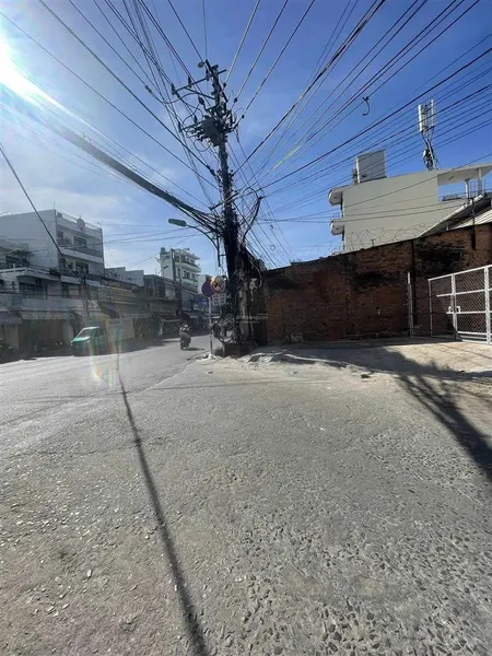 Ngã ba mặt tiền ngô đến giao đường 2/4 sát tháp bà ponagar đi ra biển trần phú 500m giá 12,6 tỷ