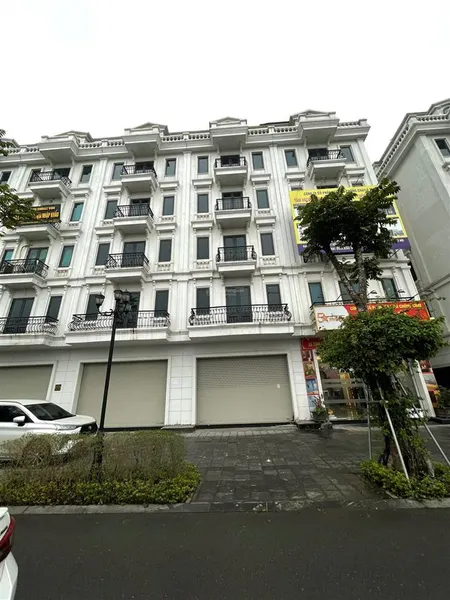 Louis đại mỗ cần bán có sổ đỏ làm chính chủ không qua trung gian ạ lô góc 27,5 tỷ. 0963 689 ***