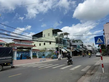Kẹt tiền hạ 800 triệu bán gấp lô đất tặng nhà trung tâm nha trang cạnh siêu thị lotte