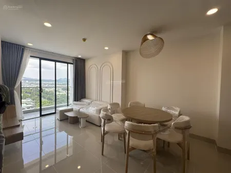 Cần bán gấp căn 3 phòng ngủ căn góc view biển , rộng 104m2 đã trang bị đầy đủ nội thất giá .