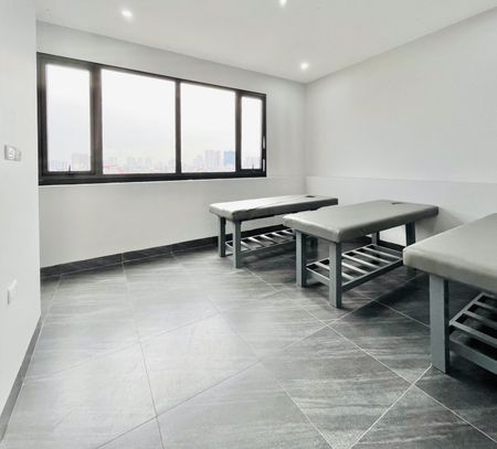150m2 Phố Duy Tân chỉ 21tr/tháng , Tòa nhà hạng B. Thang máy vù vù