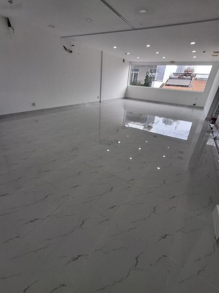 Cho thuê sàn văn phòng DT 100m2 giá 26tr tại KĐT Him Lam Kênh Tẻ