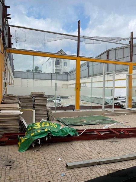 Cho thuê nhà 355 m2 mặt tiền Hoàng Quốc Việt 27 triệu