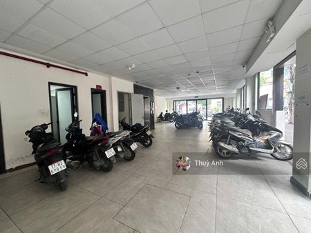 Cần cho thuê tầng 2 làm VP DT: 250m2, tại Mễ Trì, Nam Từ Liêm, LH Thùy Anh 0963889698