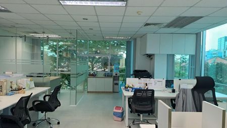 Văn phòng trống diện tích 90m2 phù hợp cho quy mô nhỏ, nằm ngay khu Vip K300