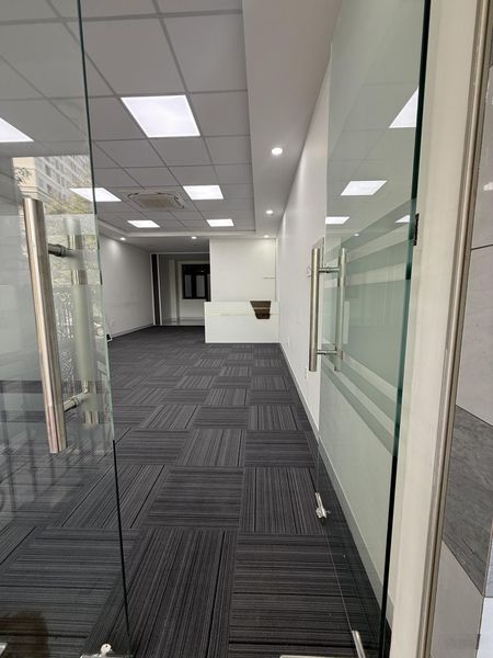 Mới 99% Him Lam Kênh Tẻ, cho thuê văn phòng 60 triệu, 90m2, Quận 7, TP. HCM