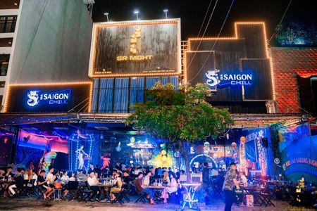 Cho thuê lô đôi mặt tiền đường Trần Văn Trứ, vị trí gần công viên Apec. Tuyến đường ăn uống sầm uất