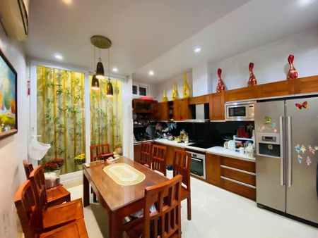Chính chủ cần cho thuê gấp nhà Đào Tấn, DT 45m2 x 5 tầng, mặt tiền 4,5m, đủ đồ. Giá 13tr/th