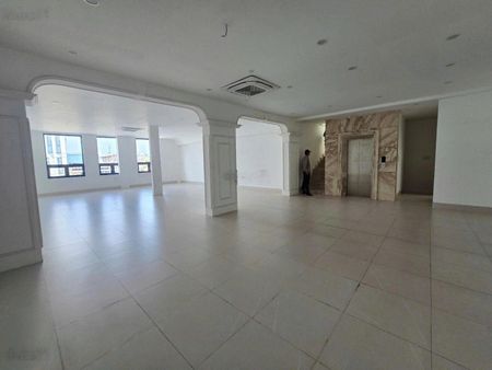 Tòa nhà cho thuê MT Phan Đình Phùng, Phường 1. DT: 9x18m. Nở hậu 11m. Hầm 4 tầng. Sàn suốt