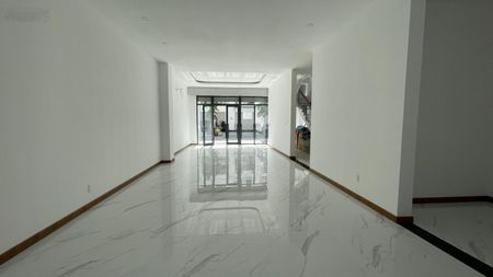 Cho thuê tầng làm văn phòng 6 triệu - 49m2 tại Vinhomes Grand Park. Liên hệ 0828030977 Thiện